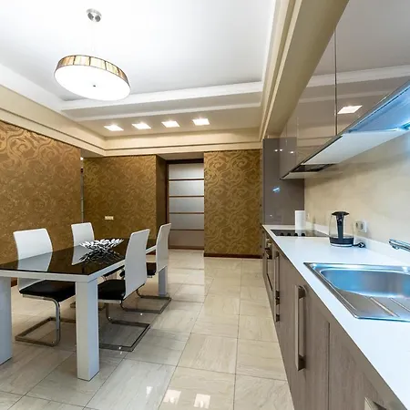 Apartments On Besarabka Kyiv Exterior photo