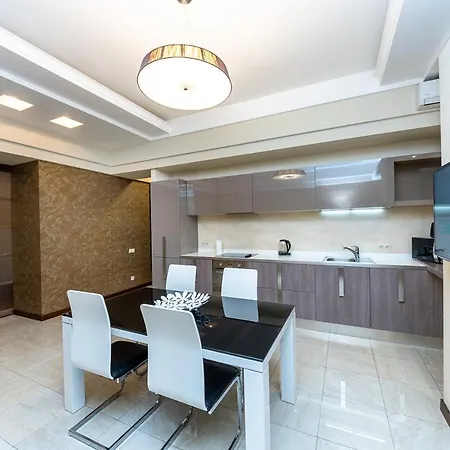 Apartments On Besarabka Kyiv Exterior photo