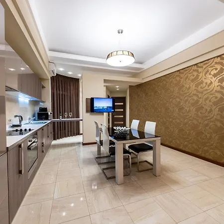 Apartments On Besarabka Kyiv Exterior photo