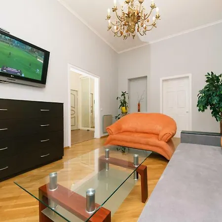 Apartments On Besarabka Kyiv Exterior photo